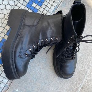 Steve Madden Black Chunky Combat Bettyy Boots Size 9.5 🍁